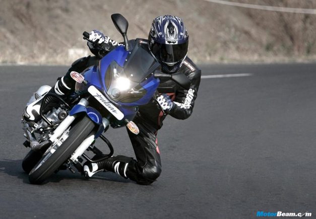Bajaj Pulsar 220 Lean