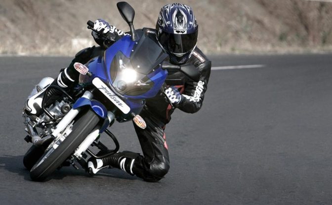 Bajaj Pulsar 220 Lean