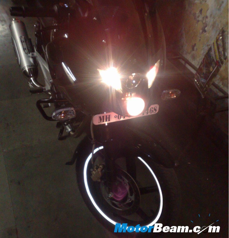 Bajaj_Pulsar_220_Night