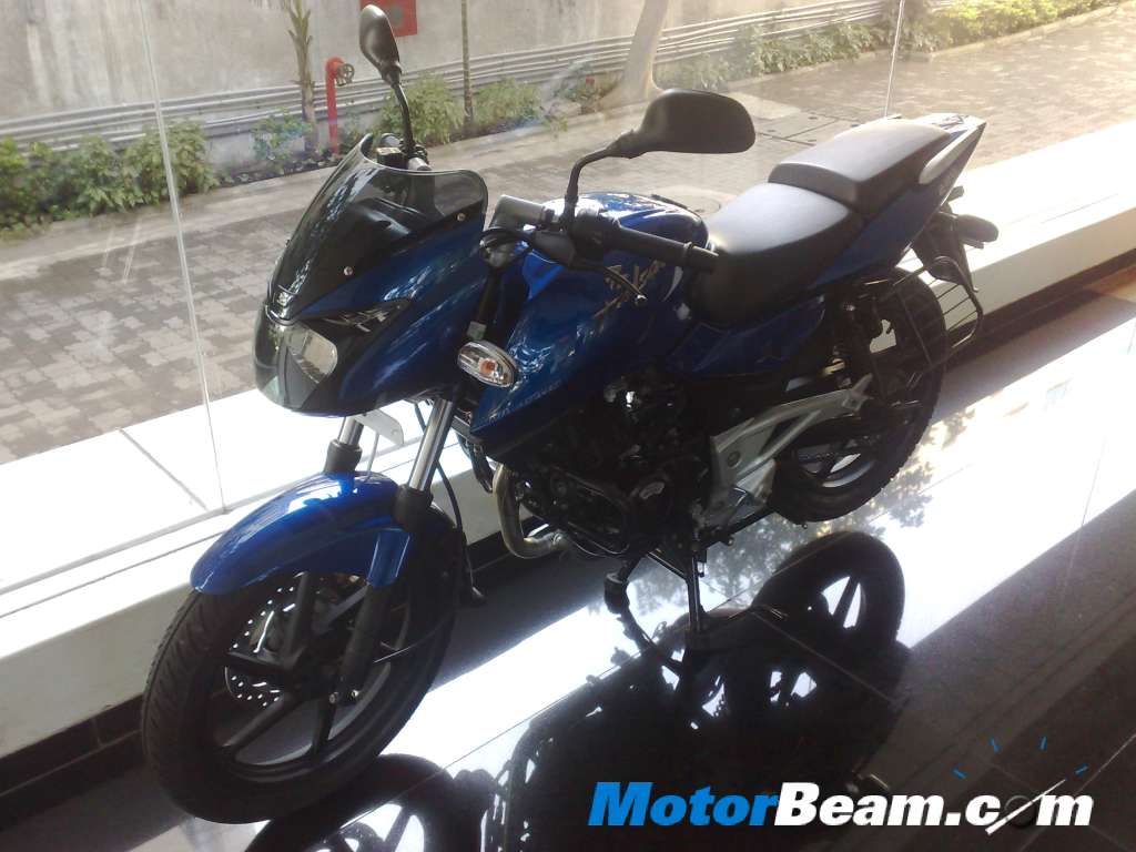 Bajaj_Pulsar_220_S Bajaj_Pulsar_220_S