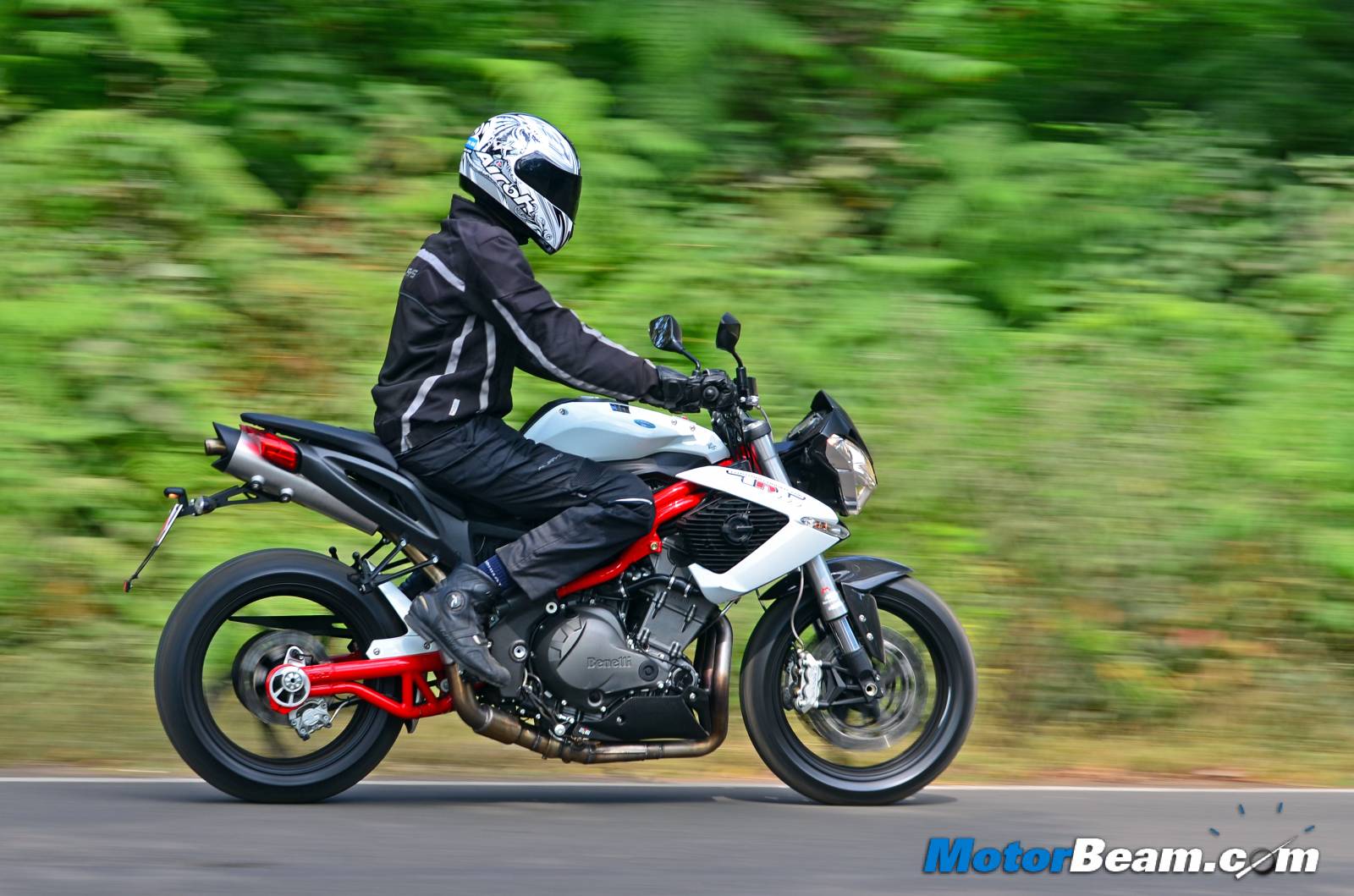 Benelli TNT 899 Side