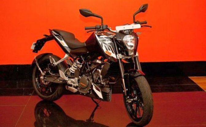 Black KTM Duke 200