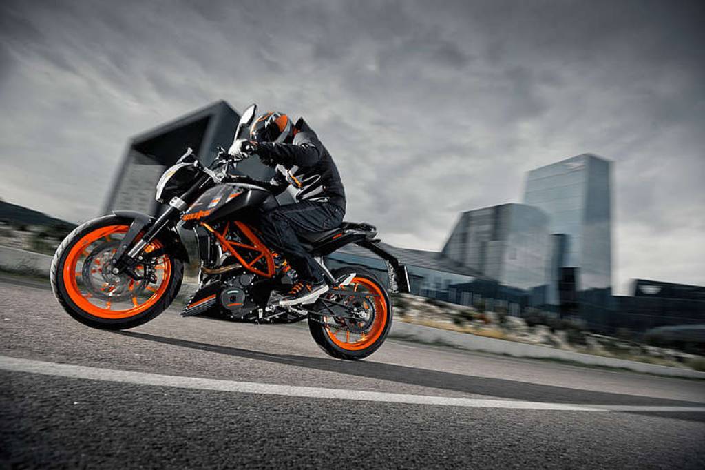 Black KTM Duke 390
