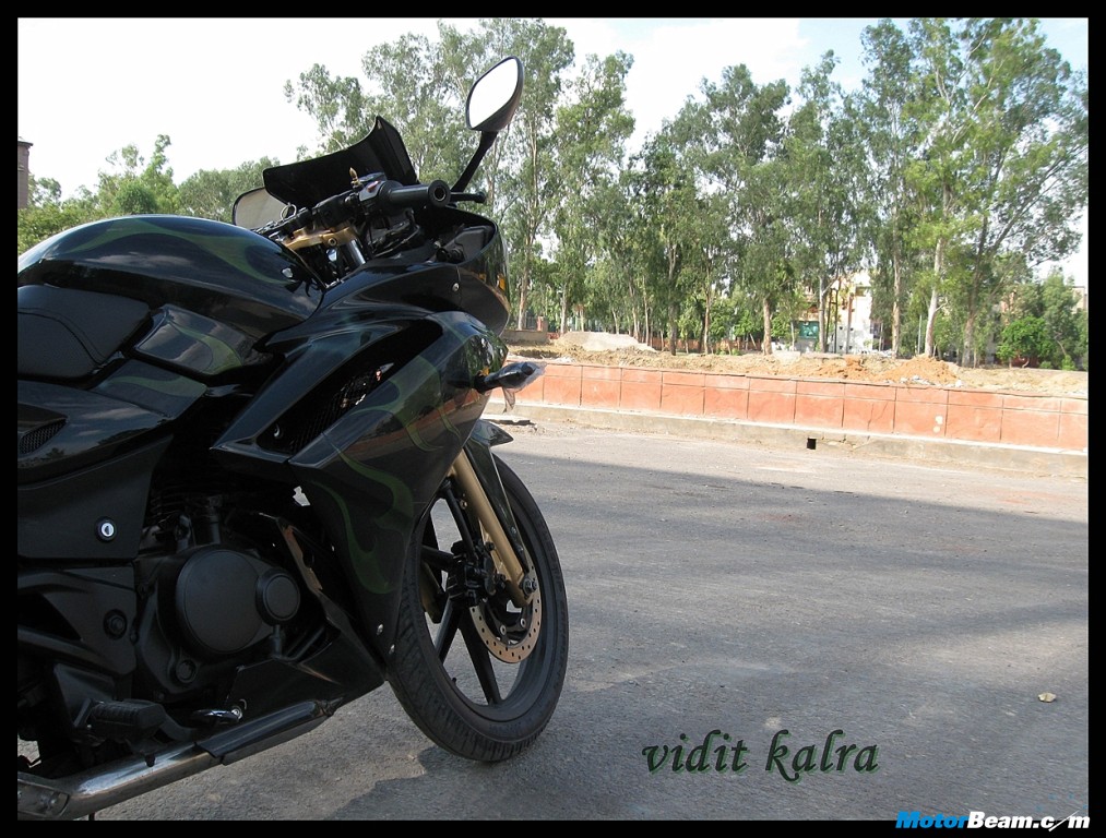 Black_Bajaj_Pulsar_Yamaha_R1 Black_Bajaj_Pulsar_Yamaha_R1