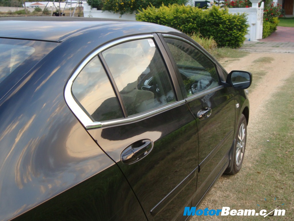 Black_Honda_City_AT