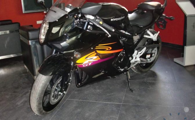 Black_Hyosung_GT650