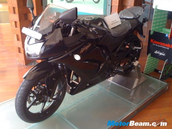 Black Kawasaki Ninja 250R