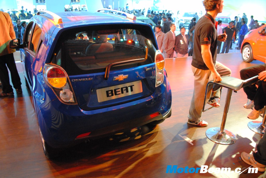 Blue_Chevrolet_Beat_Rear
