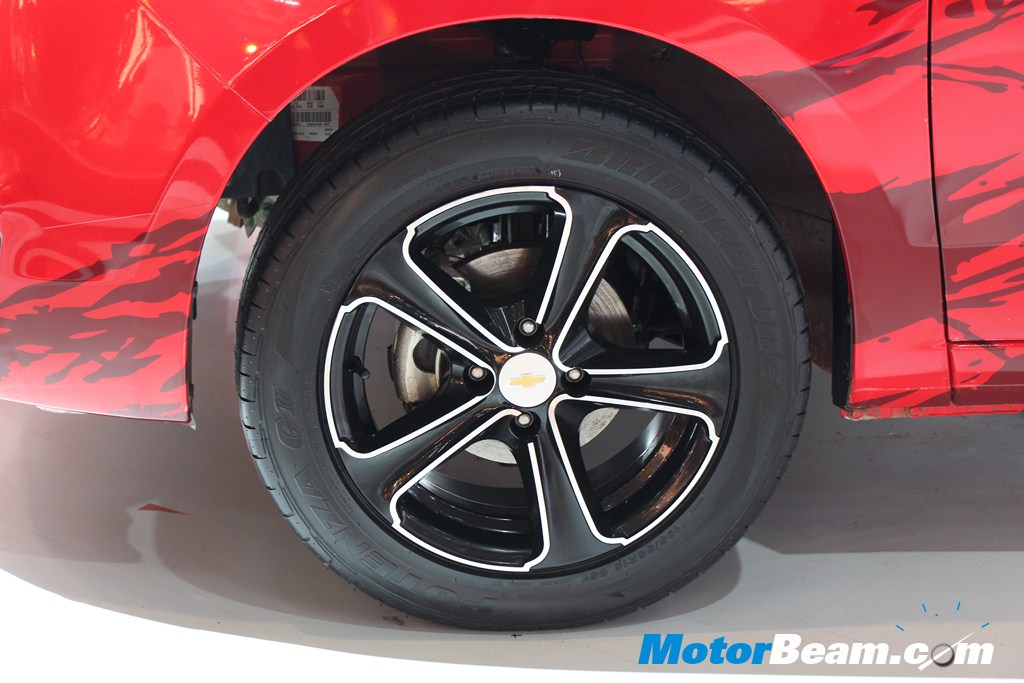Chevrolet Sail U-VA Manchester United Alloys