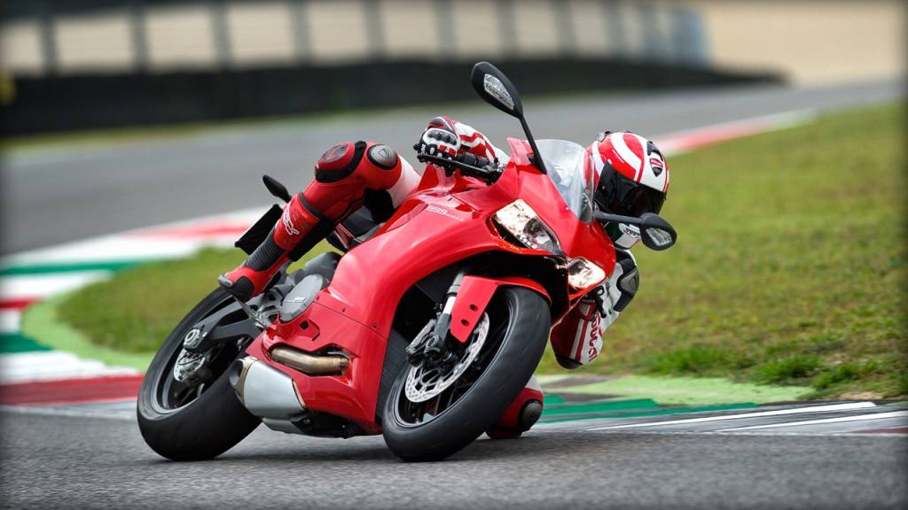 Ducati 899 Panigale Handling