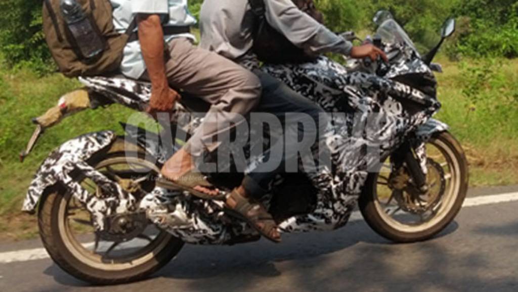 Faired Pulsar 200 SS