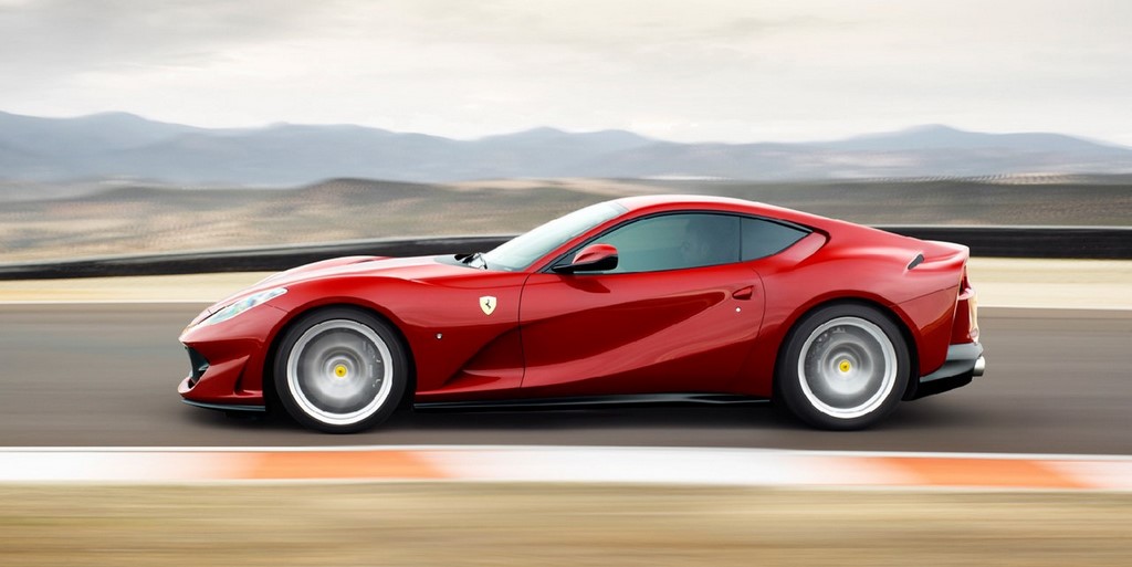 Ferrari 812 Superfast Side