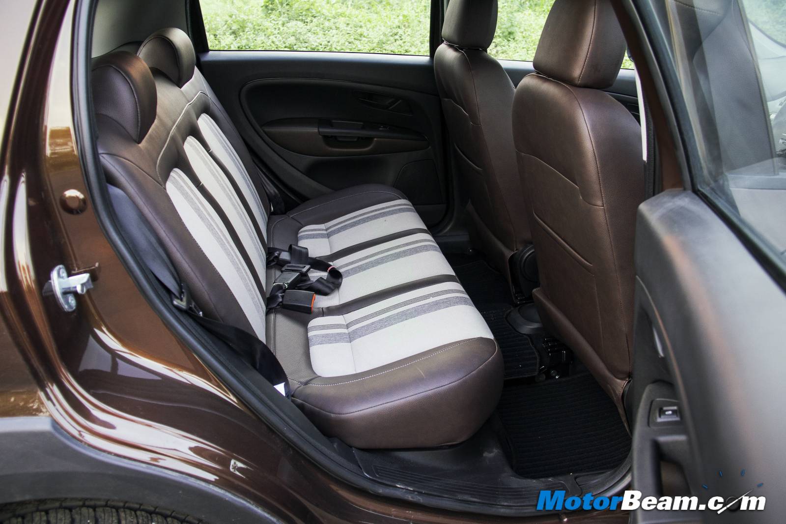 Fiat Avventura vs Ford EcoSport Comparison
