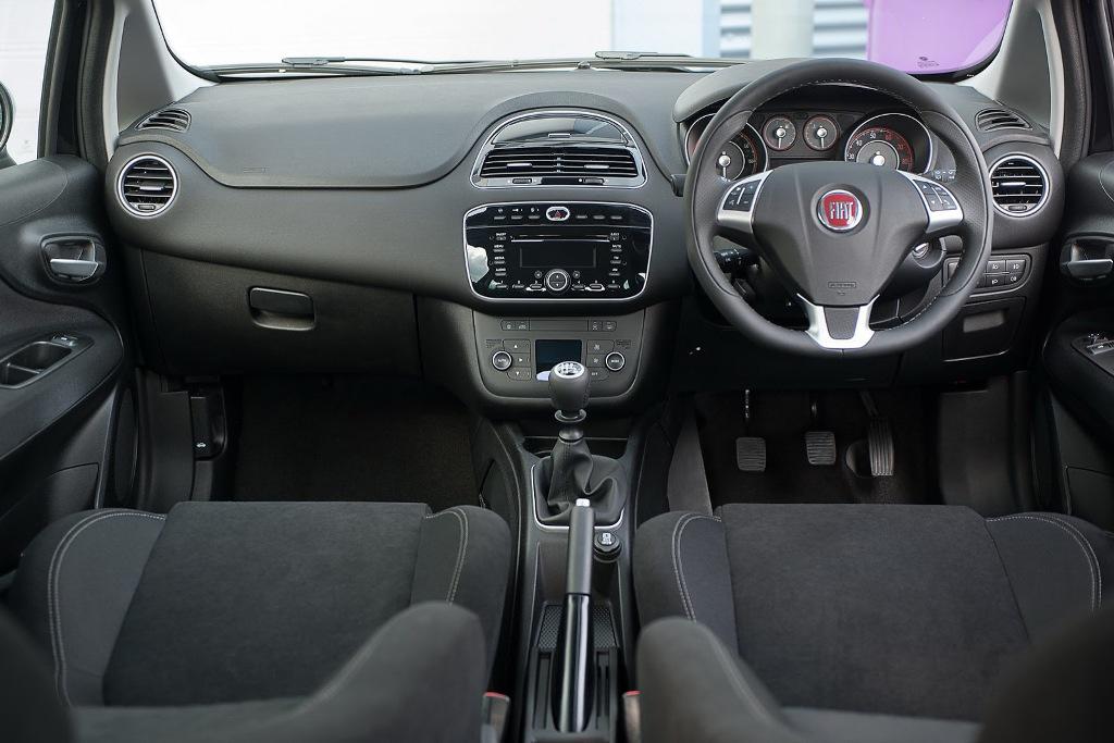 Fiat-Punto-Jet-Black-2-Interior