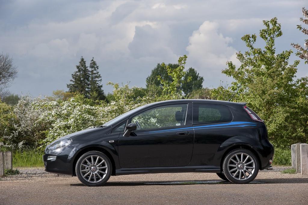 Fiat-Punto-Jet-Black-2-Side