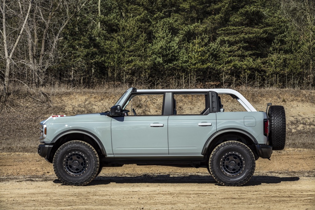 Ford Bronco Side