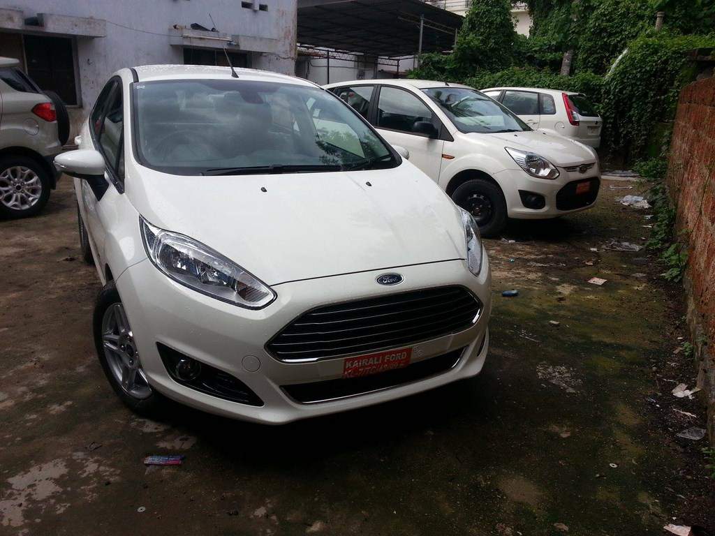 Ford Fiesta Facelift Spied Dealership Front