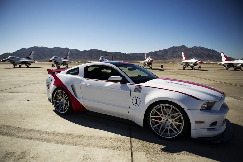 Ford Mustang Thunderbirds