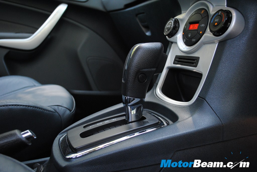 Ford_Fiesta_Automatic_Review (203) Hill Assist Button