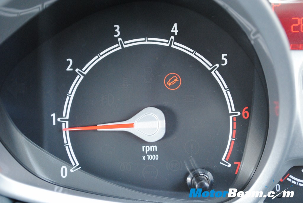 Ford_Fiesta_Automatic_Review (31) Hill Assist Light