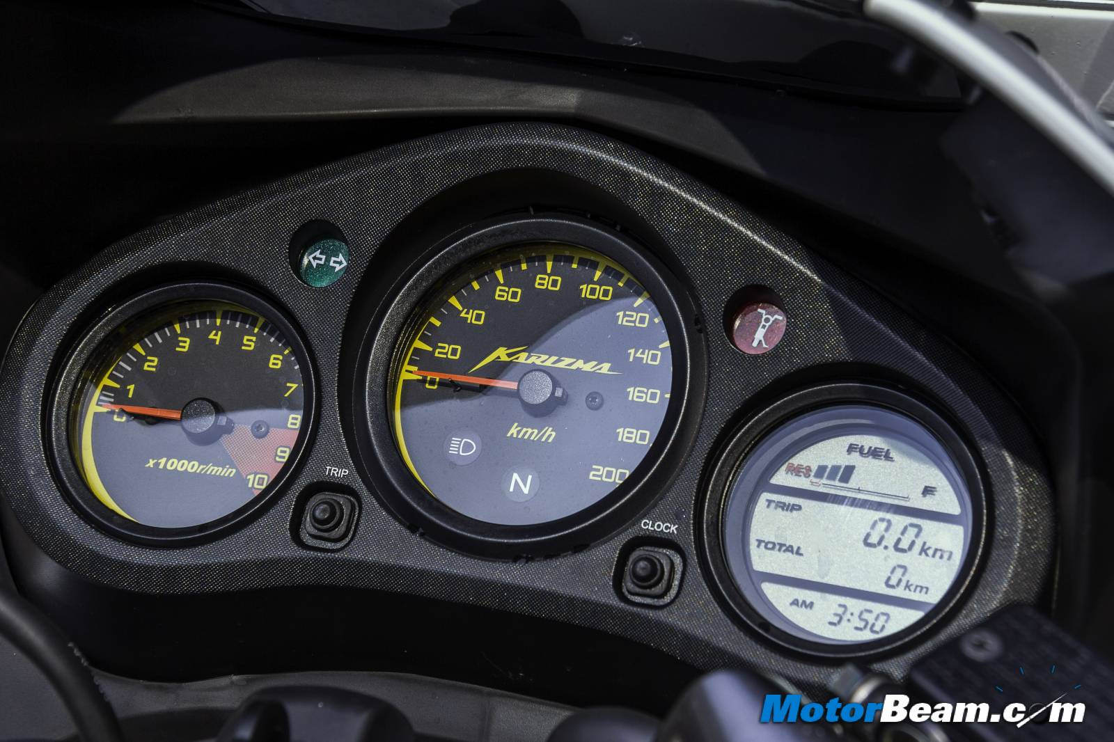 Hero Karizma R vs Pulsar AS 200