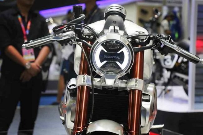 Honda 300 TT Cafe Racer Front