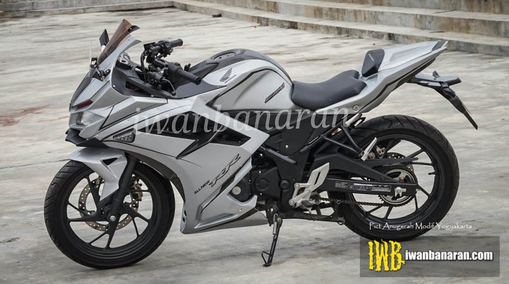 Honda CB150R Modified Side Left