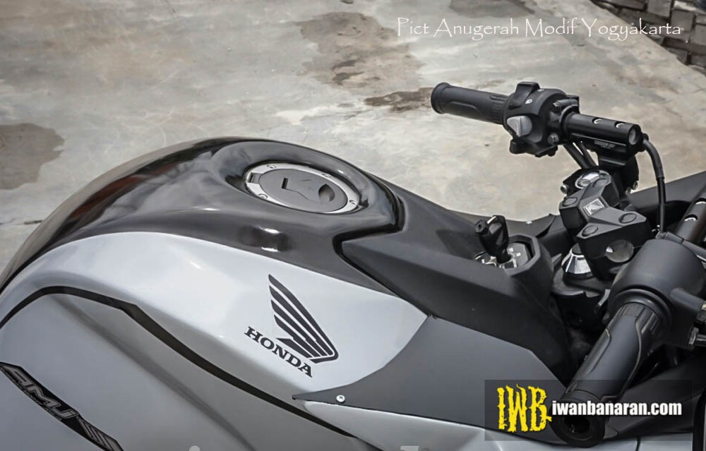 Honda CB150R Modified Tank