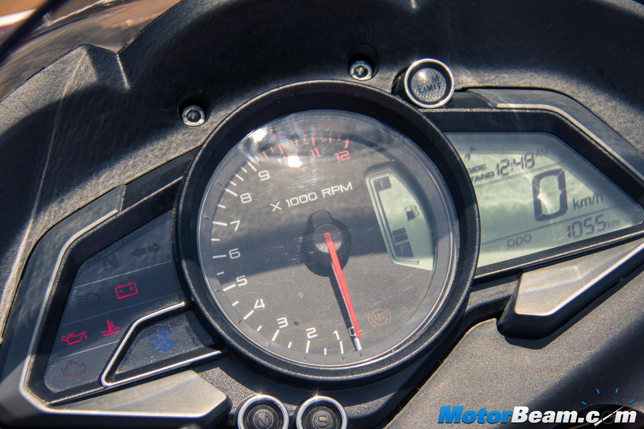 Honda CBR150R vs Pulsar RS 200