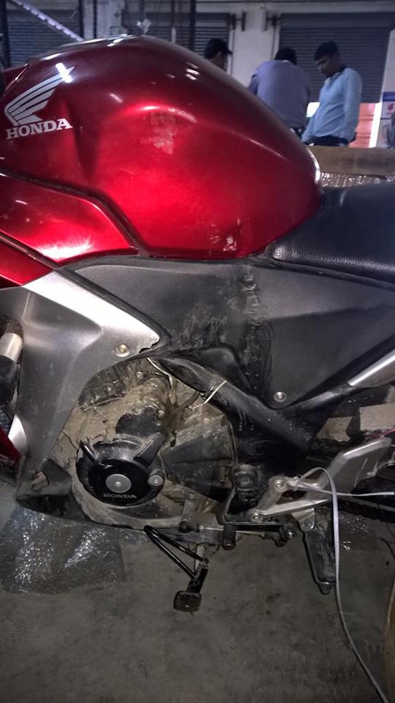 Honda-CBR250R-Transportation-Scratches