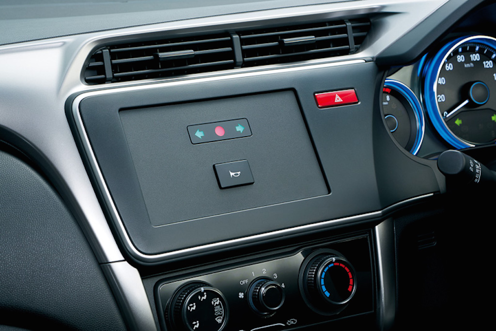 Honda Grace Driver Training Centre Console