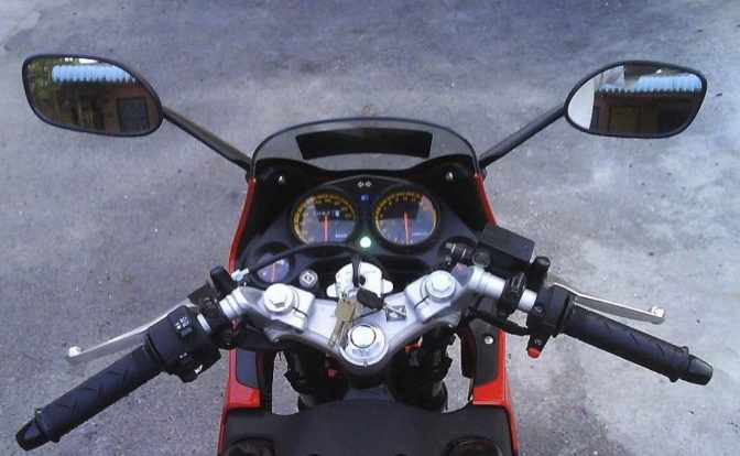 Honda CBR 150R Instrumentation