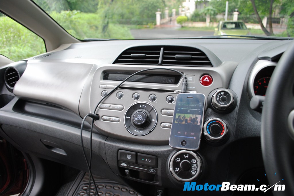 Honda_Jazz_iPhone_Connected