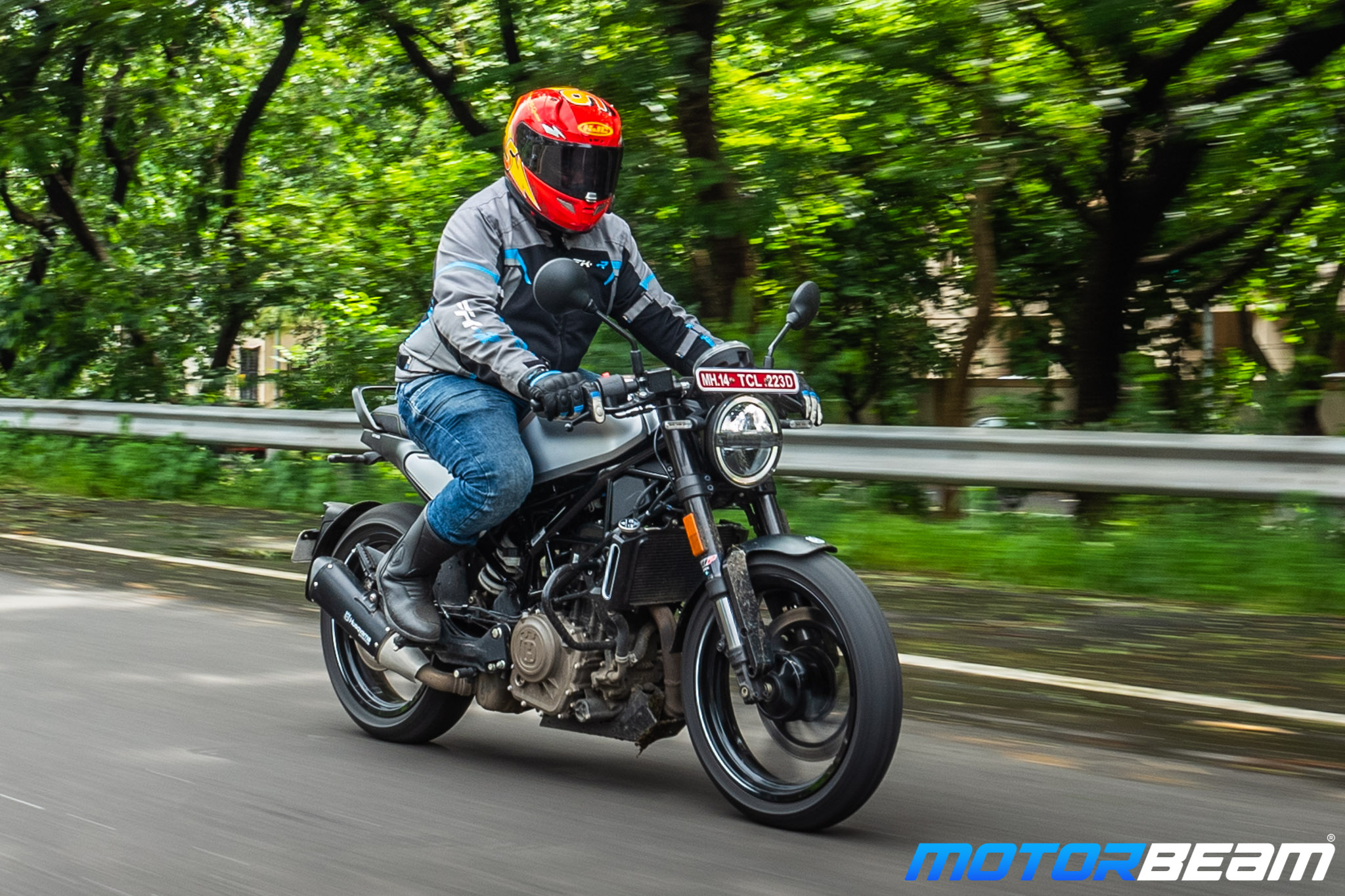 Husqvarna Vitpilen & Svartpilen 250 Review 7
