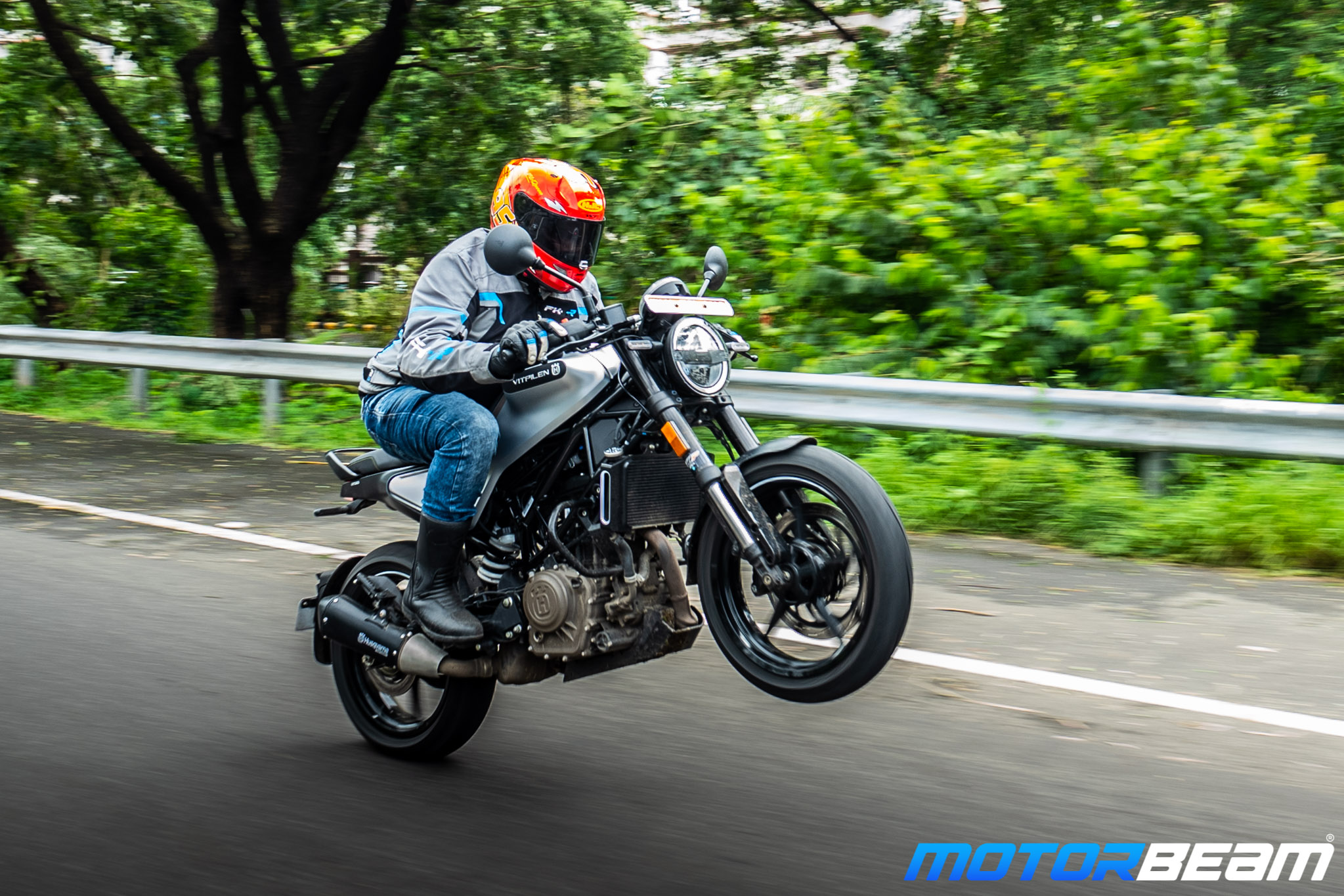 Husqvarna Vitpilen & Svartpilen 250 Review 9