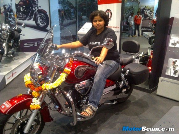 Hyosung ST7 Royale Woman Rider