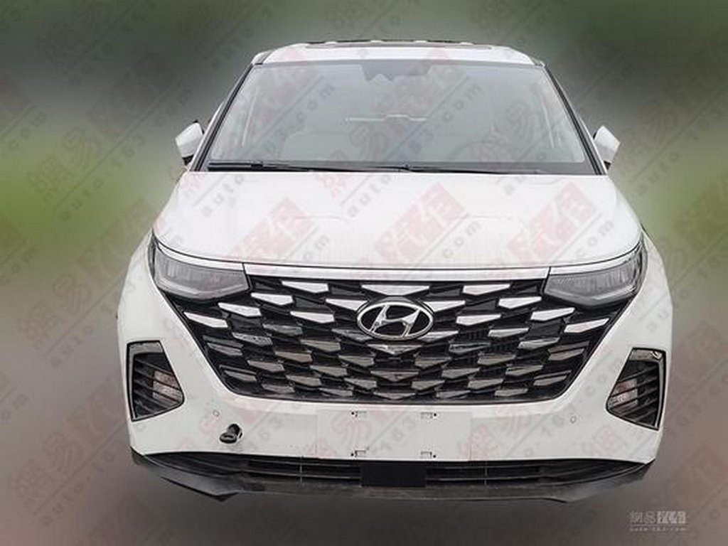 Hyundai Custo MPV Front