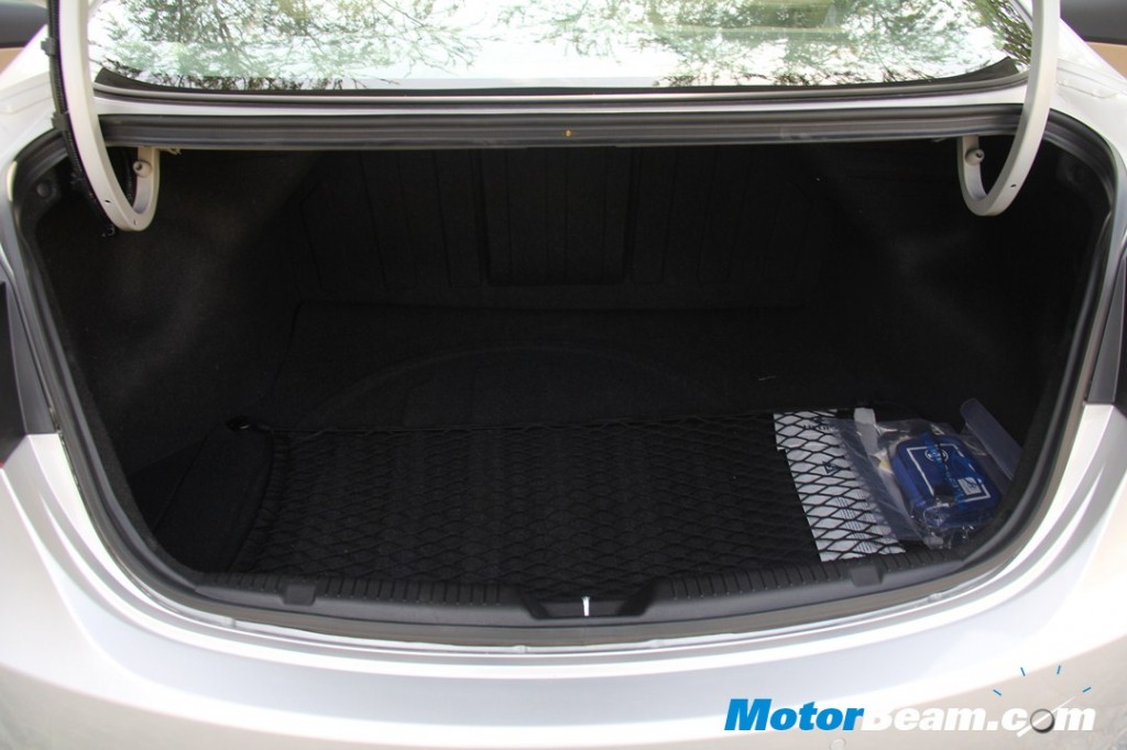 Hyundai-Elantra-Boot Boot Space