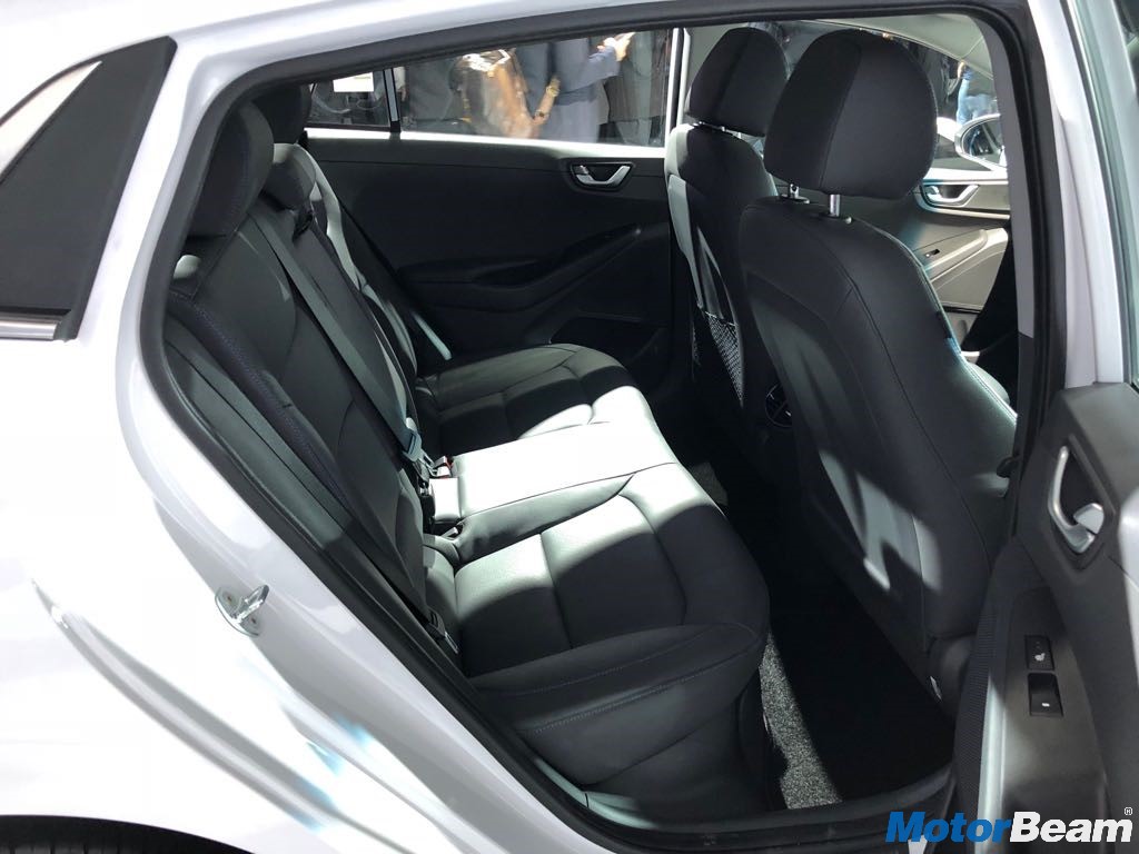 Hyundai Ioniq Hybrid 3