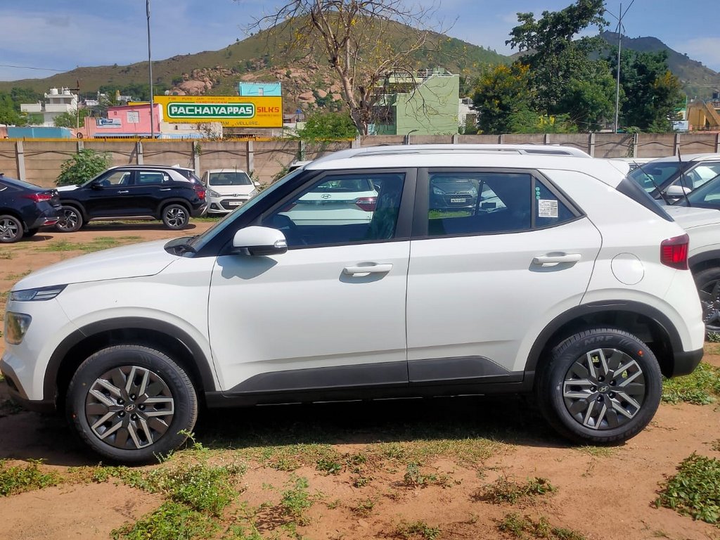 Hyundai Venue S(O) Price