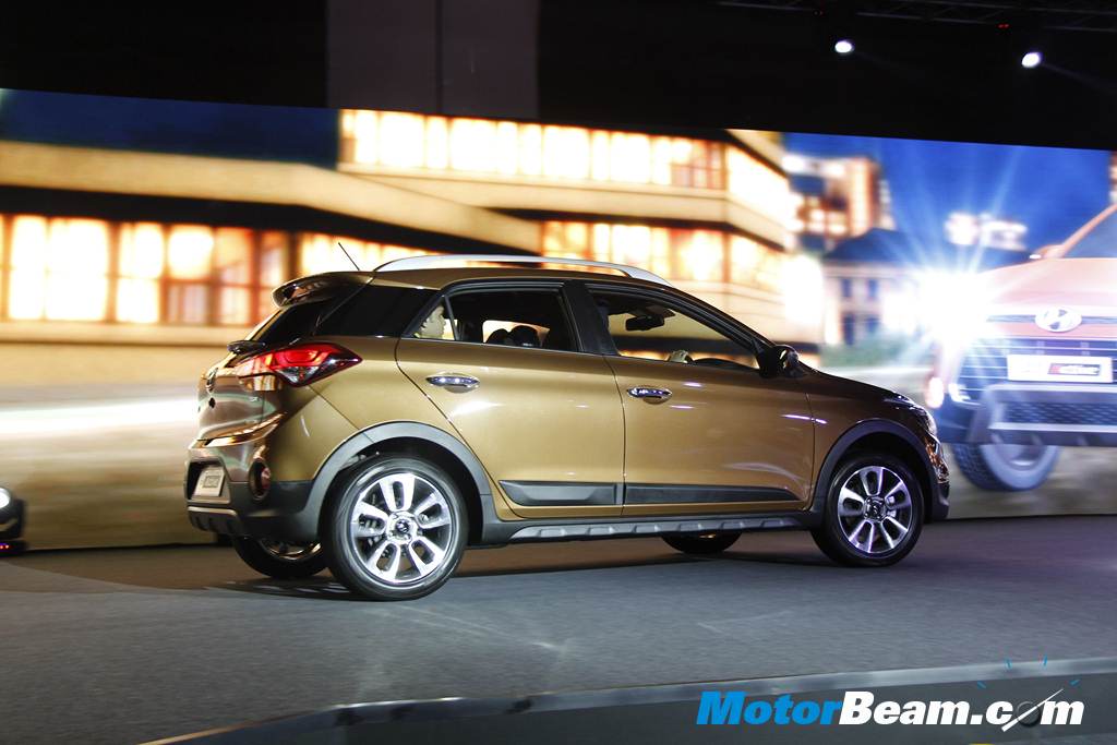 Hyundai i20 Active Launch Side
