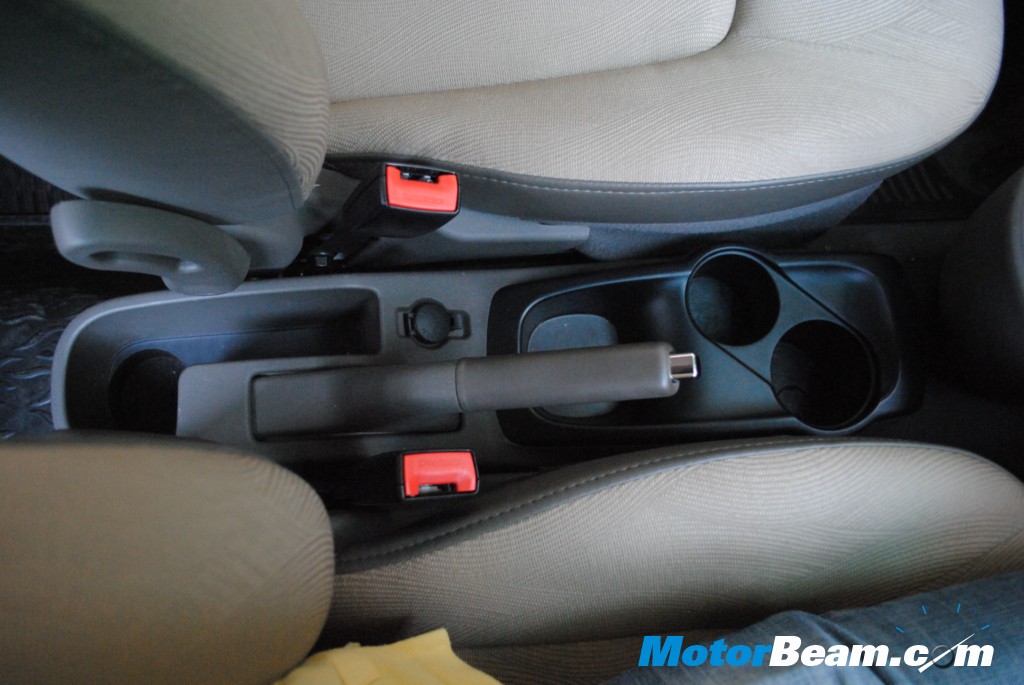 Hyundai_i10_Cupholders extra charging point