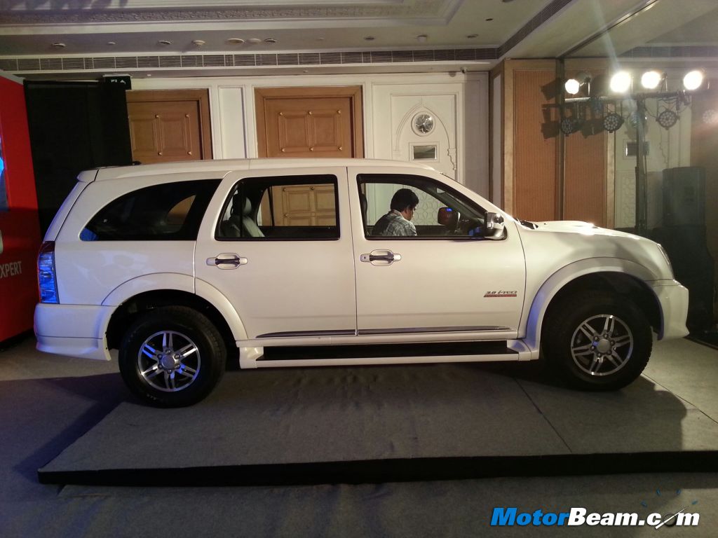 Isuzu MU7 Side