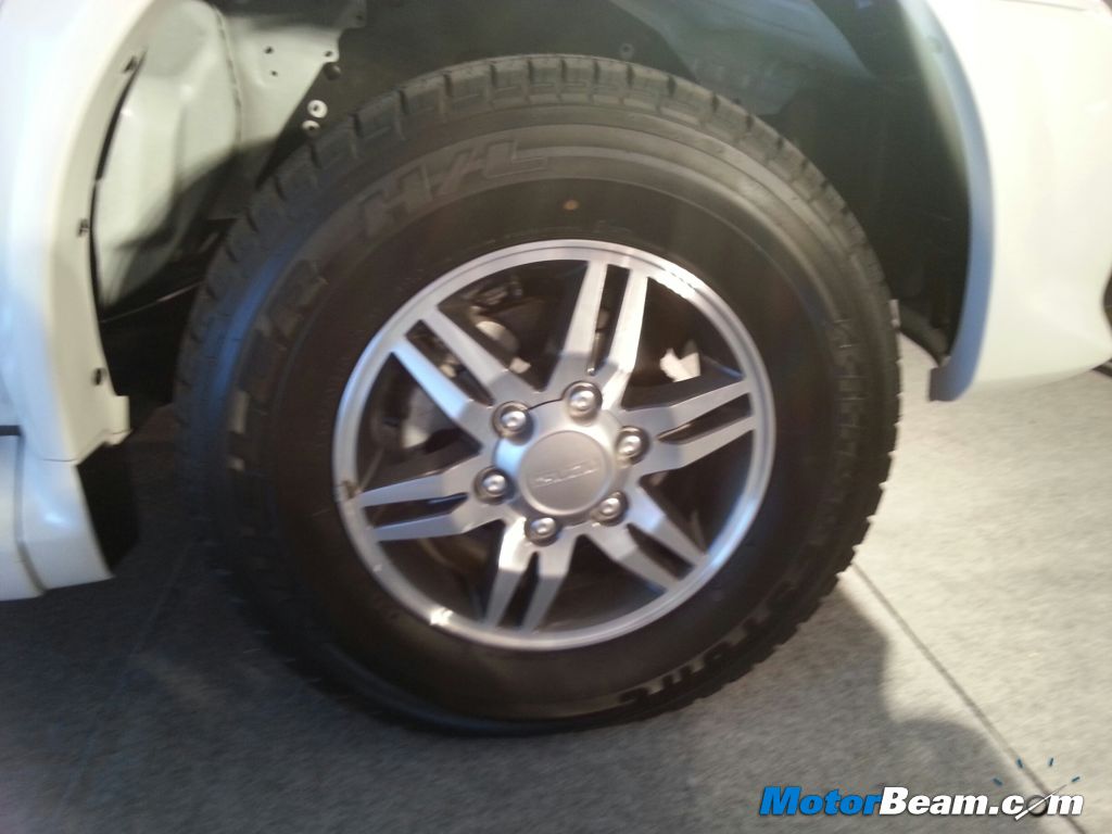 Isuzu MU7 Wheels