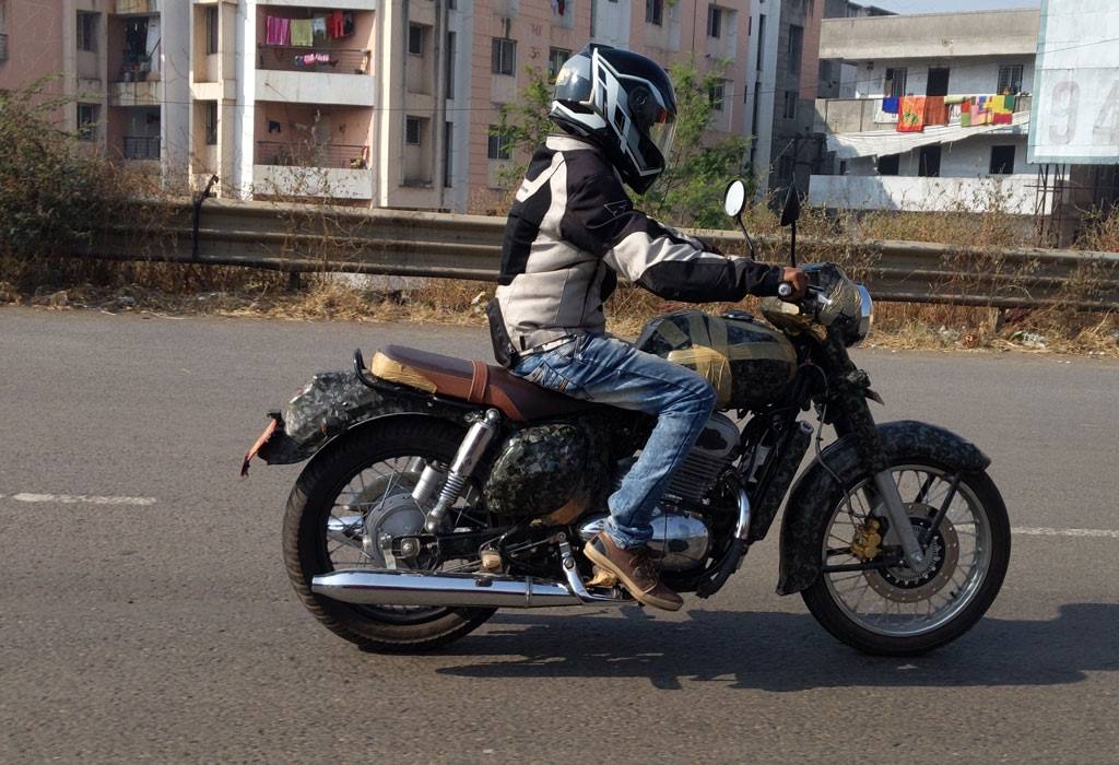 Jawa 300 Classic Side