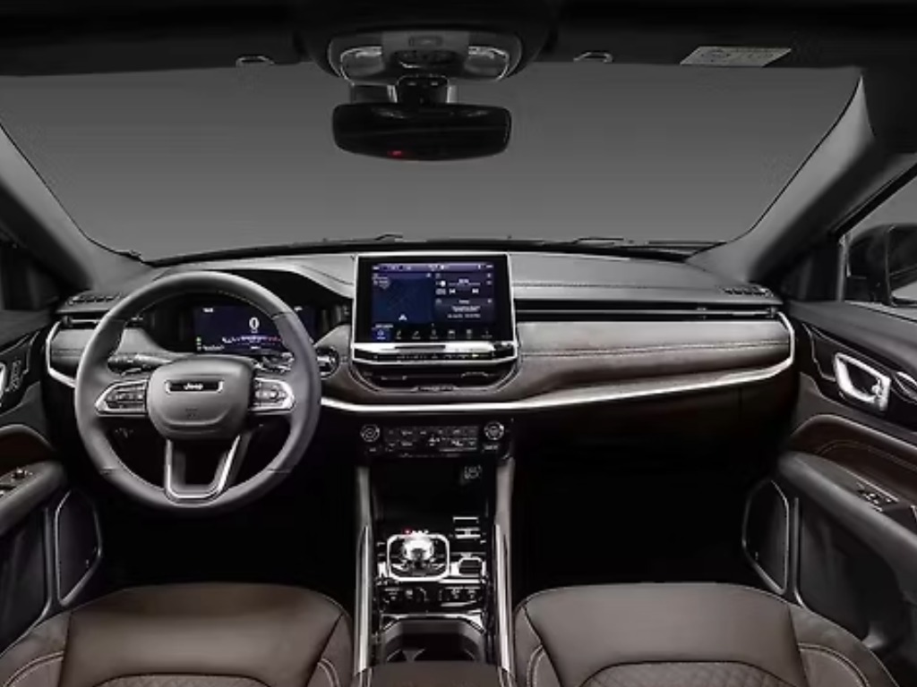 Jeep Commander interior