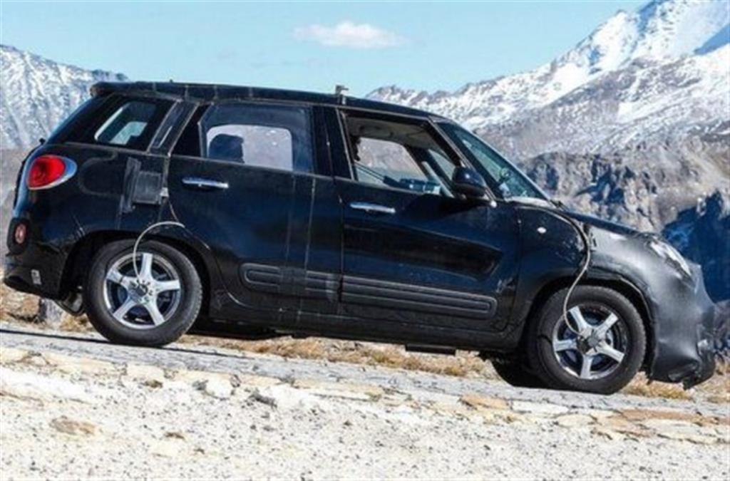 Jeep Compact SUV Side