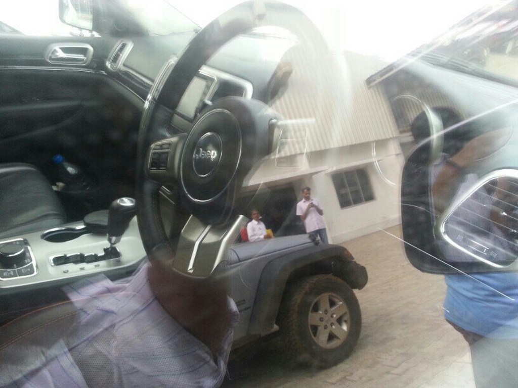Jeep Grand Cherokee Spied Interiors