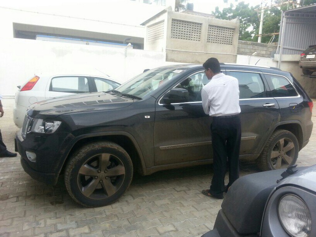 Jeep Grand Cherokee Spied Side