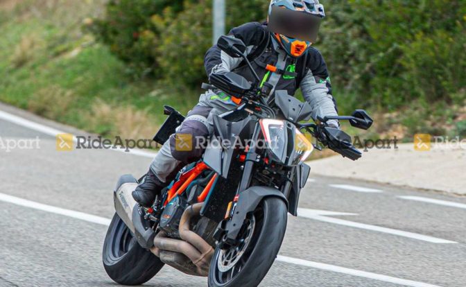 KTM 1290 Super Duke RR Spotted Front